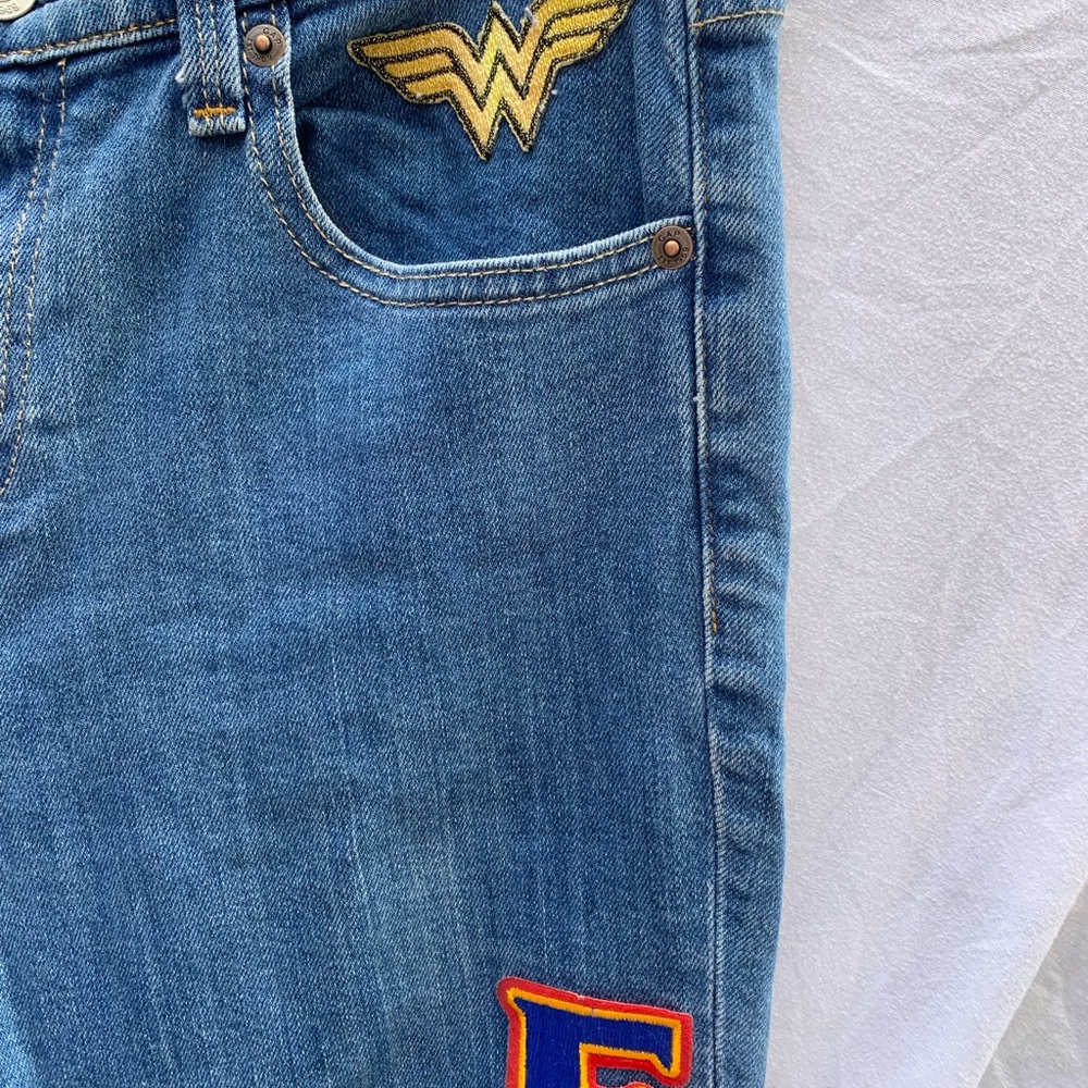 GAP Women's girlfriend 1969 Blue Jeans with Fun Patches - Picture 5 of 12